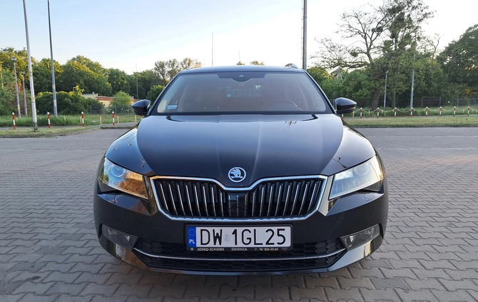 Skoda Superb cena 69495 przebieg: 131000, rok produkcji 2016 z Wrocław małe 106